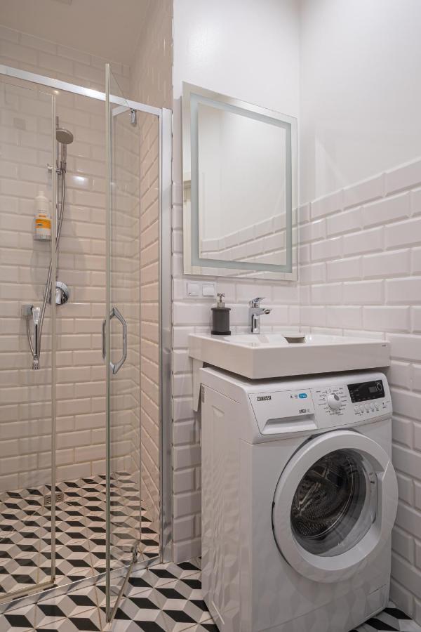 Stylish Studio Close To City Center, Cafes & Parks & Local Dining Riga Exterior foto